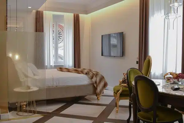 The Unique Hotel